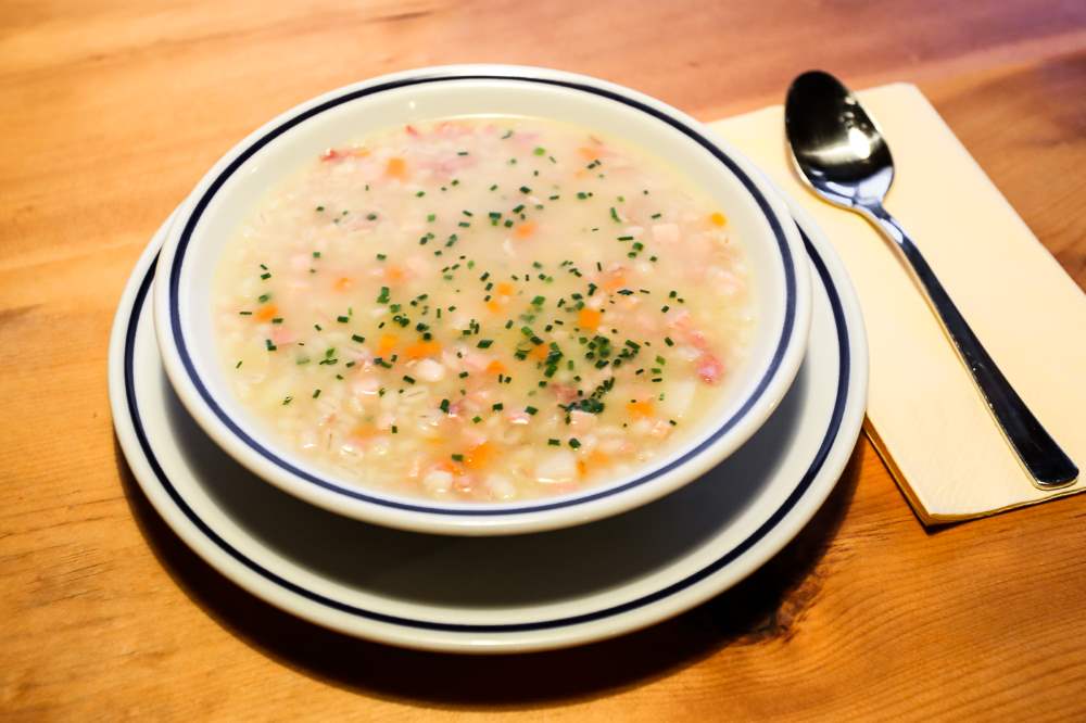 Gerstsuppe - Törggelen am Larmhof in Südtirol